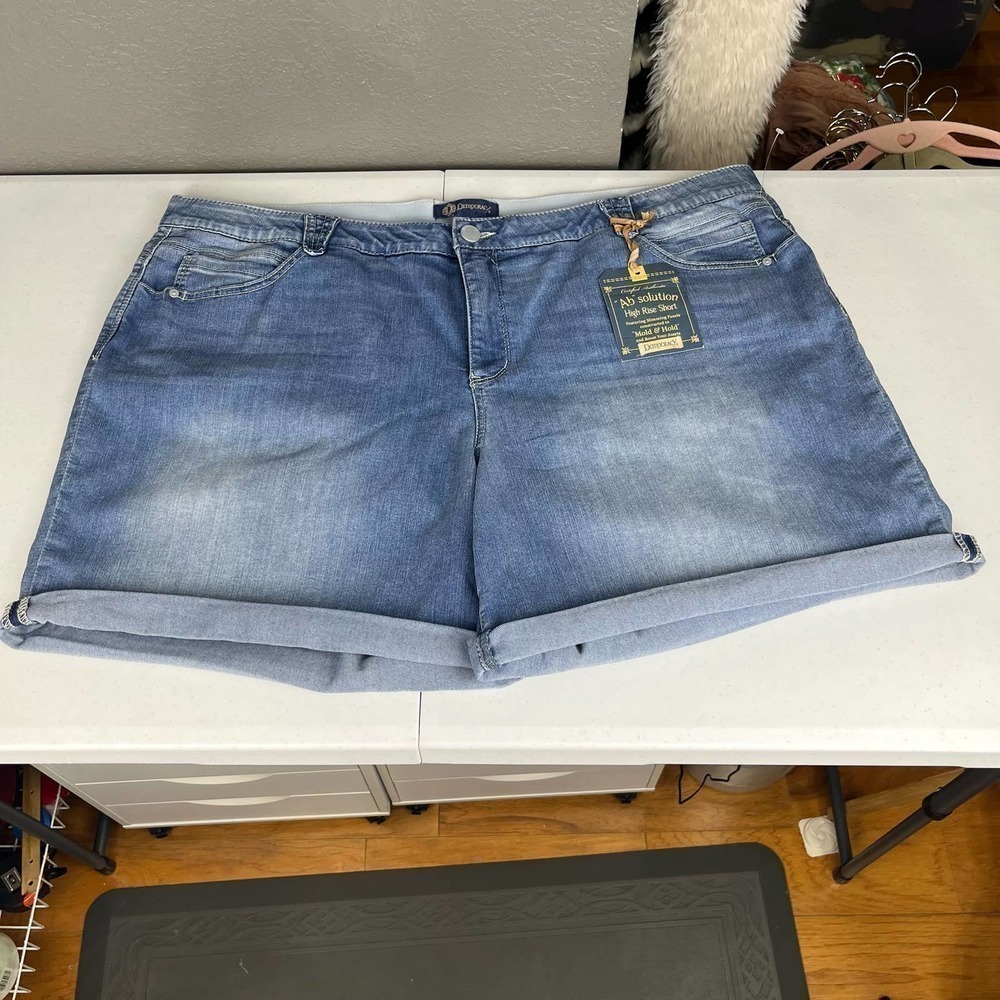 New Democracy Plus Size "Ab"solution‎ Cuffed Shorts size 24W